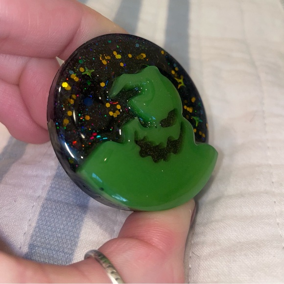 GLOW IN DARK Handcrafted (NEW) Oogie Boogie PopSocket Nightmare Before Christmas - Picture 4 of 16